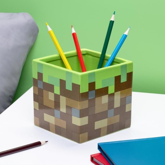 Minecraft - Grass Block Pen and Plant Pot