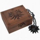 The Witcher 3: Wild Hunt - Μενταγιόν με Αλυσίδα (LED Eyes) σε Ξύλινο Κουτί